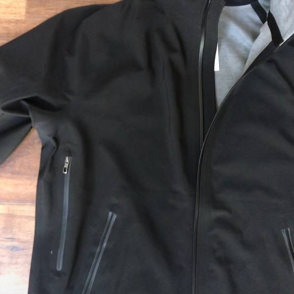 (SOLD)Lululemon Men’s Jacket L - Picture 5 of 7